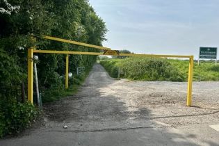 Single Leaf Height-Barrier: 3-6m Finishes PC Only & Galv with PC C/W Padlock & RA1 Signage