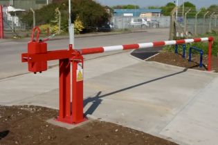 Manual Arm Barrier (3.5 to 8.5m) w/ Secure Tip Support & Padlock Heavy Duty Proven Performer