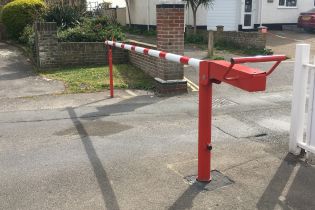 Arm Barrier Manual - Slimline Design in Galvanised Steel & Aluminium Boom