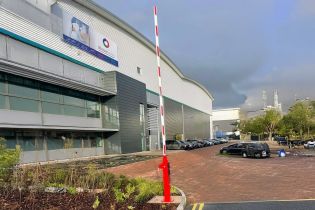 Effortless Lift Arm Barrier (2-7m) Twin Gas Struts & Lockable Secure, Popular & Great Value