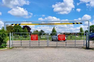 Fixed Height Restriction Barrier:
Width: 3-10 Metres, Height: 1.9-2.3 Metres
Galvanized, Powder Coated, Bolt-Down/Concrete Fix